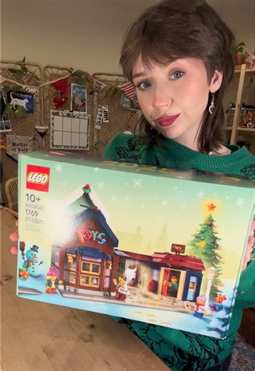 Exclusive Lego employee 2025 gift set 🤩🤩 Did you know every year Lego employees receive a free limited edition gift unavailable for purchase to the general public?? Making what I have here extra special… Recently I saw the new Lego 4002025 Toy Store (employee gift) popping up on various different sites, I couldn’t shake the memory of early 2000s ToysRus and the hours spent there as a child! A few days later I arrived home to this gift from my wonderful partner and now officially have the Lego 