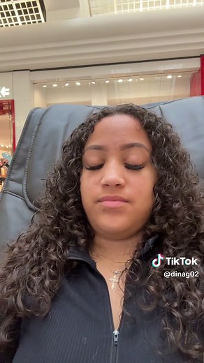 Getting a massage chair at the mall be like | Massage Chair