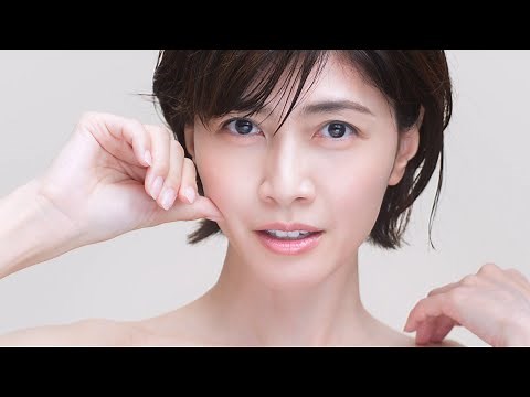 内田有紀、デコルテ全開で美肌輝く！？”ありのままの姿”でウェルエイジングを体現 ロート製薬新TVCM