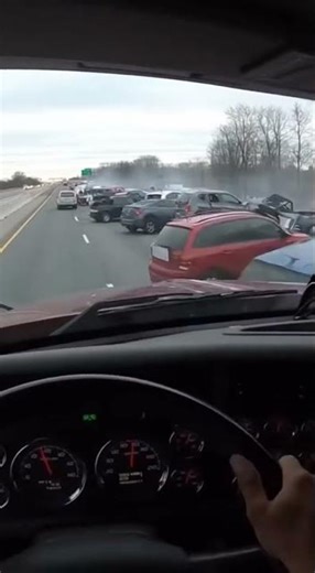 Truck Driver POV Insane Highway Pileup in the USA – High Speed Escape!