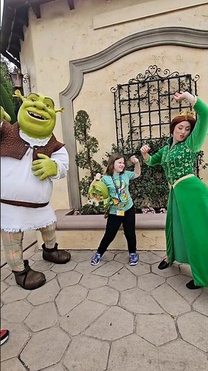 Fart Dance & Smelling Armpits with Shrek & Fiona