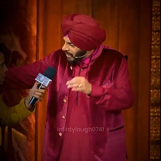 “You can't stop laughing 😂 Wait Till end #sunilgrover #kapilsharmashow
