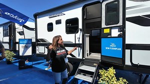Looking for the perfect couples coach to get you out camping. The Jay Feather 16 RB is an easy to tow camper that has an open interior concept. A few details on the Jay Feather Dry hitch weight of 400 lbs. unloaded VW 3,915 and cargo carrying capacity is 1,080 lbs. Exterior 20 ft. Height 10.2 ft. Fresh water 55 gallons Gray 33 gallons Black tank 38 gallons Sleeps upto 4 AC / Heating 13,500 BTU Outside storage compartments 3 Come get me because I am ready to camp with the perfect owner 😍 #Letsja