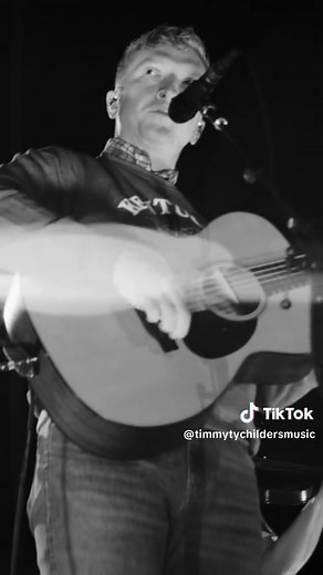 Tyler Childers' 'Nose On The Grindstone' Live Performance