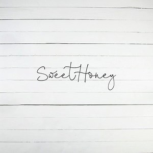 The perfect towels to wrap up in after a long day in the sun ☀️ Tonight at 8! 🎉 | SweetHoney