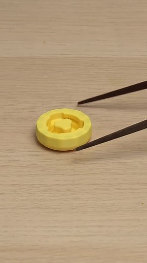 🧲 Magnetic Word Daisy • STL and 3MF files ➡️ Download 3D print model: https://cults3d.com/:3167284 💡 Designed by shapeofmike | Cults.