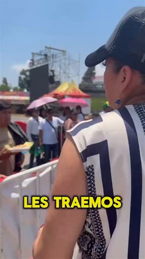 🔥Tal parece que a la Secretaria del Bienestar no sólo se le da el reparto de abanicos, loterías, y utilitarios con su nombre.🔥Ahora @artemisa_laura reparte tamales en la feria de Puebla 🤦🏻‍♀️🔥De verdad que es increíble que en lugar que los funcionarios del gabinete poblano, estén realmente ocupados en sus responsabilidades, dispongan de tiempo para repartir tamales "a nombre del gobernador".
