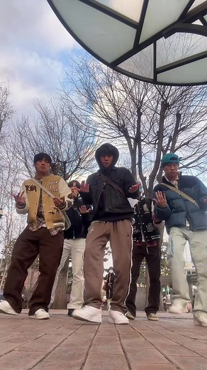 ChillLit_seoul (@chilllit_seoul) 님의 busting it open tutorial dance 관련 동영상