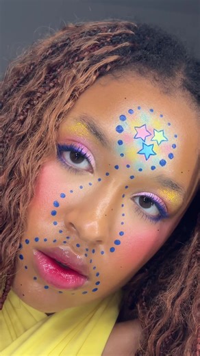 Pastel Star Look: A Throwback to Self-Expression