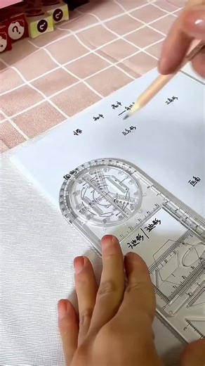 The multifunctional geometry ruler turns complex shapes into simple steps.