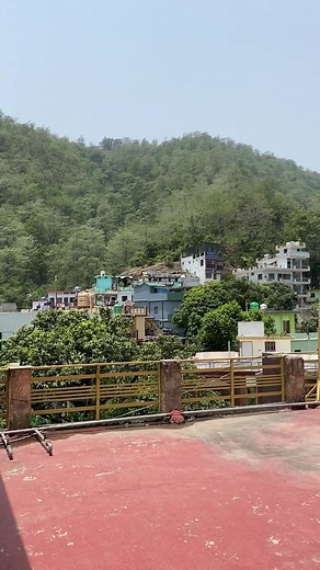 Yoga School Tour in Rishikesh, India