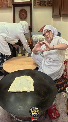 Turkish Gozleme 💙 #turkishstreetfood #streetfood #gözleme #food #foodlover #kebab #traditional #eat