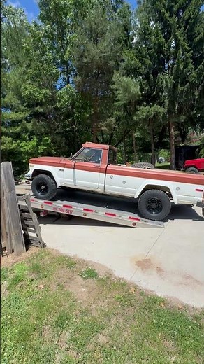 They finally did it, it’s finally delivered! 1970’s Jeep J20 pickup truck #liftedjeeps