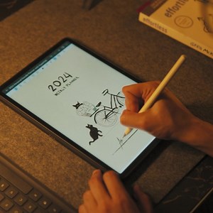 The anti-glare and low fatigue benefits of #HUAWEIMatePad115 #PaperMatteEdition display have worked wonders for multi-media artists like Anjhon Sorza. Check out Anjhon's video to know more about his Paper-like and #PaperlessExperience. Now available! Grab one now and get freebies* worth up to Php 18,996. https://bit.ly/3OOEkWM *T&Cs apply | Huawei Mobile