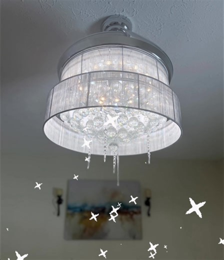 A fandelier (fan chandelier) is exactly what it sounds like ✨💨 It’s a stylish ceiling fan that looks like a chandelier, giving you the best of both worlds: • 💡 Statement lighting • 🌬️ Airflow comfort • 😍 Design-forward wow factor And yes… our new listing has one 👀👇 | Jackie Smith & Julie Mikus Team