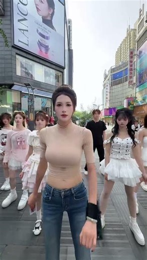 #Shorts #GirlGroupDance #ChineseGirlGroupDance #OutdoorDance #女团舞 #中国女团舞蹈 #户外舞蹈 002