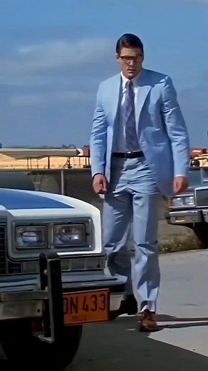 Clark Kent’s transformation into #Superman ' Christopher Reeve