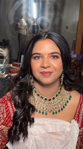 Beautiful bride in open hair❤️#trending #makeup #softglamlook #makeupvideo #ytshorts #engagement#mua