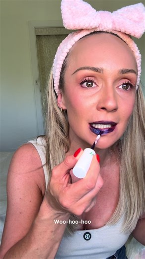 How have I made it out unscathed? Face mist - Sensibio Bioderma Under eye balm - Eclat du Regard @Embryolisse Korea Primer - Lait Crème Sensitive Base - All day stay (afterglow) @Wonderskin Beauty Concealer - Lifter (65) @Maybelline NY Contour - Lifter Stix (65) Maybelline Powder - Camera Finish N3 @napoleonperdis Cheeks - (orgasm edge) @NARS Cosmetics Brows - Express brow (soft brown) Maybelline Eye shadow - Nudification @W7 Makeup Eye liner - Mocha Magic @Runway Room Cosmetics Mascara - Extra 