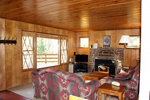 Mountain View Cabin / 2 Bedroom / 1.5 Bath / Sleeps 5 / Fantastic Views / Rent this vacation cabin: (951) 659-5444