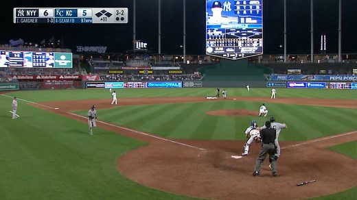 Hear from Aaron Boone following last night's win. | New York Yankees Highlights