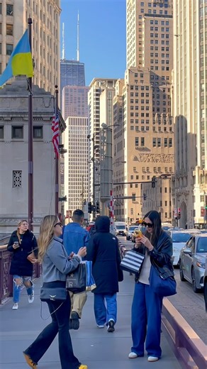 Chicago 🏙️❤️ . . . #downtown #illinois #usa #chicagodowntown #cityofchicago #city #downtownchicago #building #car #chicagostyle #chicagolife #chicagoscene #chicagoland #windycity #chicagoloop | Travelusa withme