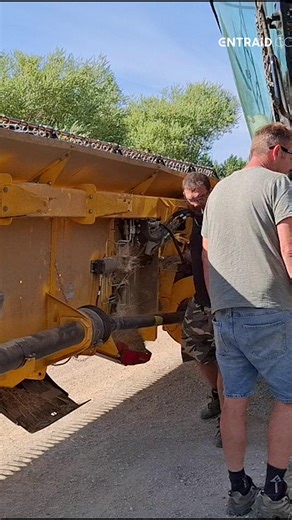 🌾 Quand la force est collective À la CUMA des 3 Villages, la moisson, c’est plus qu’un travail : c’est une histoire de solidarité et de passion. #CUMA #Moisson2025 #Agrifrance | Entraid