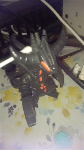 alien balten stuck in string