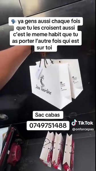 Le sac qui parle pour vous ! Avec nos sacs cabas personnalisés, affichez votre logo, votre marque ou votre message partout. Solide, pratique et élégant… c’est le support idéal pour faire connaître votre entreprise. 📞 Commandez dès maintenant chez nous : 0749751488 #branding #emballage #saccabas #abidjan225🇨🇮 #pourtoi