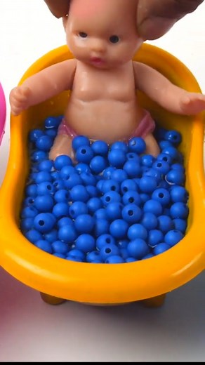 Baby Bath tubs Kinetic Sand Baby Milk Bottles Surprise #shorts #funny | Kids Toy TV