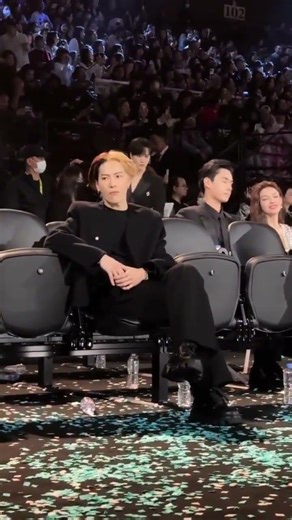 Daddy Jacky pov: feels awkward seeing his own video before awards👑 #jacksonwang#music#shorts#fyp