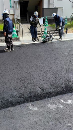 6.9K views · 95 reactions | 15:13 #japanroad #asphalt #usa #japan #工事中 #がんばろう #workingtogether #working | Road Japan | Facebook