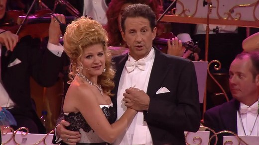 Lips Are Sealed (Lippen Schweigen) live in Maastricht. A song from the operetta "The Merry Widow" by Franz Lehár. Follow André on Instagram: www.instagram.com/andrerieu | André Rieu