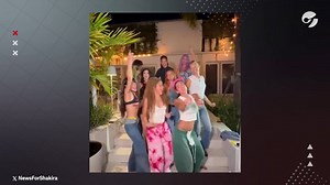 Shakira cantó su tema "Soltera" junto a Danna Paola, Lele Pons, kenia Os, Belinda y Greeicy.