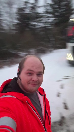 Du ved selv hvem du er #livetpålandevejen #lastbilchauffør #lastbiler #volvodriver #cantstopthetruckerinside #sne #snow #winter #danmark #december #denmark #kunmeddig #malteebert @Malte Ebert