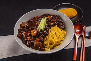 韓国のジャージャー麺とは？味・日本との違いについて解説！ | デリッシュキッチン