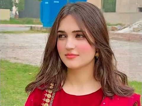 Aiza Khan Curvy plus Size Model. Biography Curvy Model. Body Positivity ! Influence.