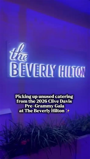 It was a busy and successful @GRAMMYS week! 💪 At the 2026 Clive Davis Pre-GRAMMY Gala at The Beverly Hilton on Saturday, Musically Fed volunteers and students from Middle Tennessee State Universitywere able to retrieve unused catering and distribute it to the patrons of Van Ness Recovery House and The Midnight Mission. Huge thanks to Chef Matt and Chef Justin for making the donations possible from both crew meals and the show! Shout out to Denise Shackelford for providing the MTSU student volun