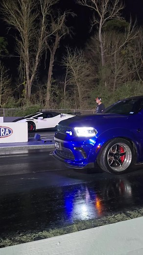 Durango SRT Hellcat vs Lamborghini Huracan EVO Drag Race