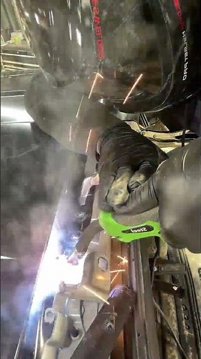 Ford Bronco 2024 remove roof panel #fyp #autobodyrepair #tutorials #bodywork