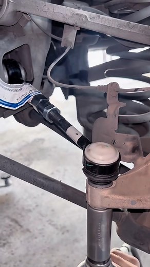 1.4K views | installing alignment adjuster rod ford taurus #mechanic #suspension #alignment | Mécanicien.com | Facebook