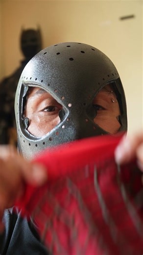 Getting that mask on #spiderman #spidey #marvel #marvelcosplay #mcu #mcucosplay #cosplay #spidermancostumes #mcucosplay #tasm #tasmcosplay