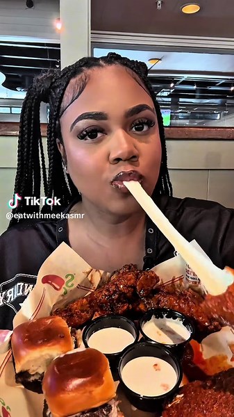 Chillis Cheese Pull Mukbang Experience