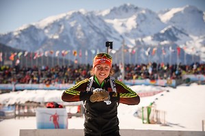 A little throwback, before we dive into this year's comeptitions 🙌 It was a marvellous edition of the IBU World Championships the one of Biathlon Hochfilzen 2017: Laura Dahlmeier 🇩🇪 was the star of the fortnight with 5 gold medals and one silver to her name! Do you remember it? 🧐 #biathlon | #tbt | #HOC22 | DSV Biathlon | Biathlonworld