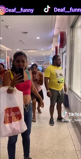 HAHAHA 😂😄 #deaf #deaftiktok #deafcommunity #deafawareness #deafculture #deafdog #deafbonce #deafartist #deafbing #deafcomedy #deaffunny #deaffunnyvideo #deaffunny💕 #deafworld #deaf__funny #ivan_love_lizbeth