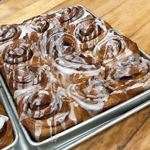 59 reactions | WE’RE OPEN ! On this eve of New Year’s Eve we’re open special from 10am-2pm for all of your pie needs. As a bonus, we also have these gorgeous Cinnamon Rolls and Sticky Buns fresh out of the oven! Dad has already eaten one because they are too delicious to say no to  #grandpayasuspecials #hawaiianpieco #hawaiibakery #bakeryhawaii #hawaiisbestkitchens #yelphawaii #hawaii #pie #hawaiianpie #cinnamonrolls | Hawaiian Pie Company | Facebook