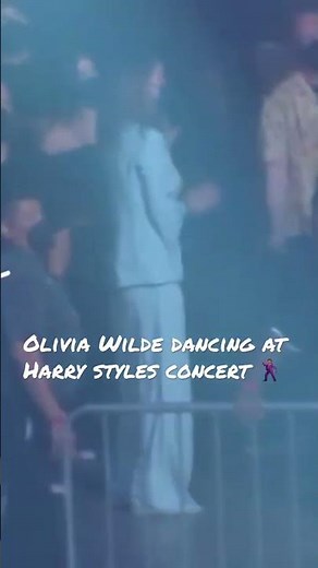 #OliviaWilde dancing at #HarryStyles concert