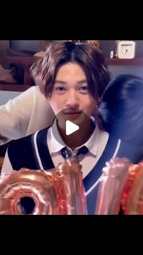 メリィ | 条件反射なの？😍清居が出した手に無意識に顔を乗せる平良が可愛すぎる💘 第78回毎日映画コンクール TSUTAYADISCAS映画ファン賞2023 受賞おめでとう㊗️ 美彼民のバレンタインはやっぱこれ✨ 清居にとってチョコよりスイートな平良(//∇//)... | Instagram