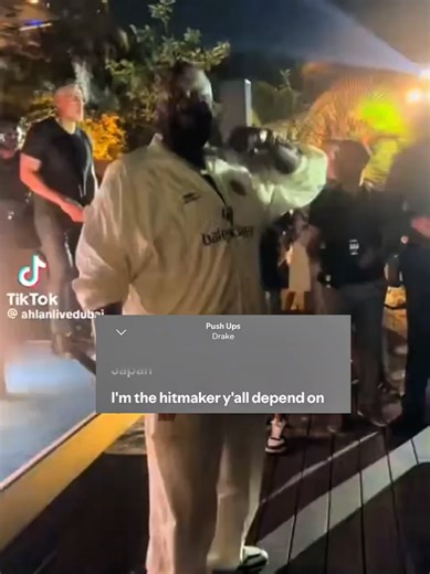 He looks so awkward...What do you think? lol #Drake #rapper #Rapbeef #awkward #fyp