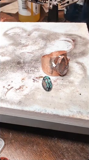 This new cigar band ring is part of my learning era. Copper paired with Morenci turquoise — practicing different techniques, pushing myself, and figuring things out one piece at a time. I’m still very much at the beginning. Some parts went right, some parts need work — and that’s exactly the point. Every ring teaches me something new, and I’m here for the process, not just the finish line. Progress over perfection. Always. 🤍 Thanks for following along as I learn, grow, and keep showing up at th